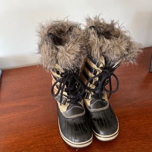 Sorel women’s winter boots in size 6